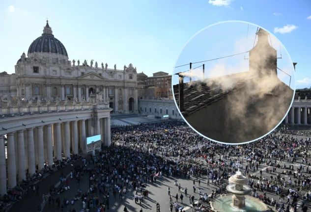 Imagen del Vaticano lleno de fieles esperando la fogata blanca.
