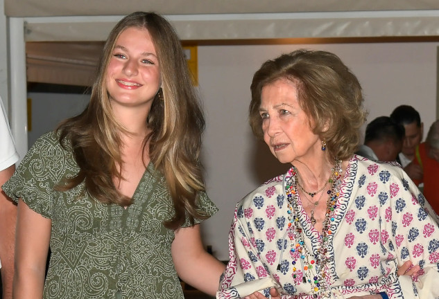 La princesa Leonor junto a su abuela Sofía, con la que tiene una gran complicidad.