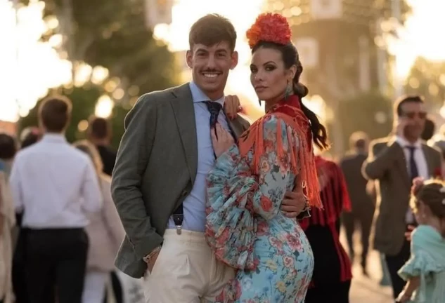 Luitingo y Jessica Bueno en la feria de abril.