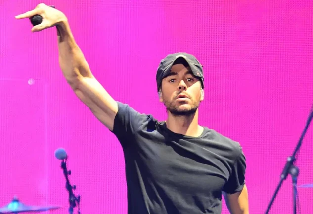 Enrique Iglesias.