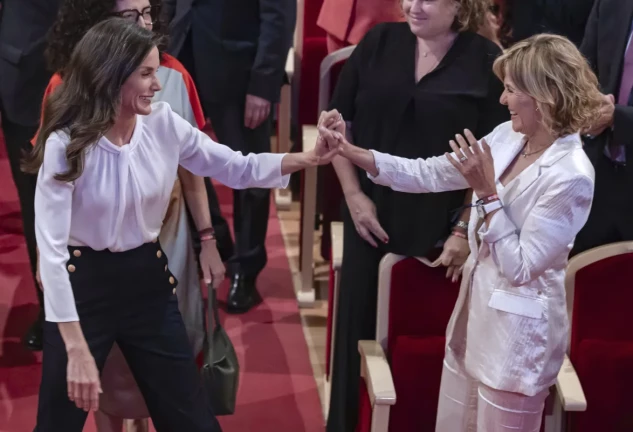 La reina Letizia y Almudena Ariza.