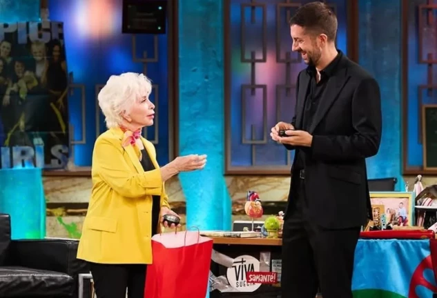 Isabel Allende con David Broncano en 'La Revuelta'