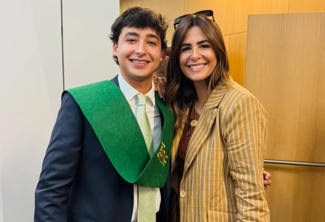Nuria Roca con su hijo, Juan del Val.