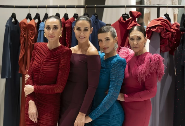 Vicky Martín Berrocal con su madre, su hermana y su hija