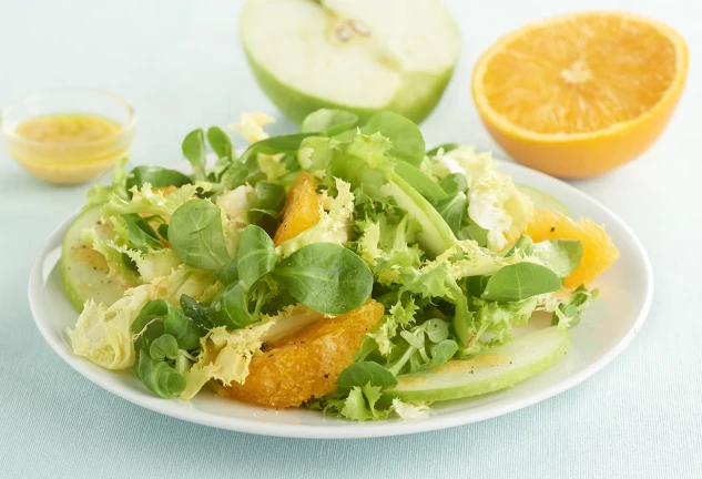 Ensalada de escarola, naranja y canónigos