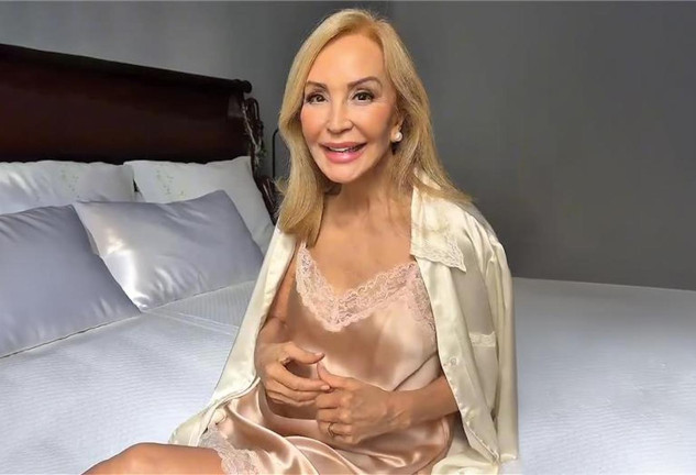 Carmen Lomana nos enseña su lujoso y colorido dormitorio