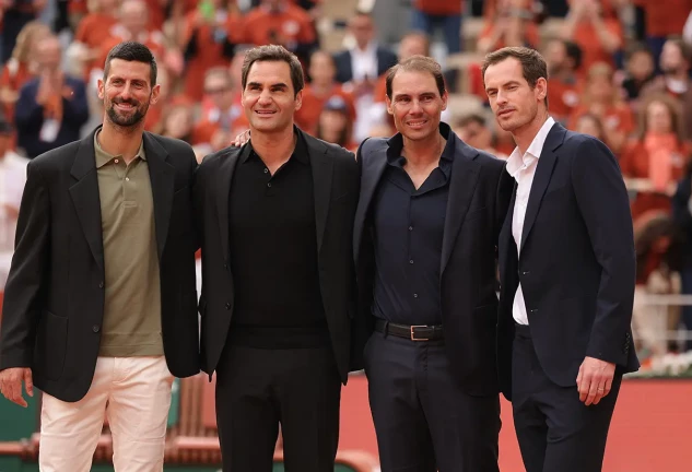 Rafa Nadal con Novak Djokovic, Roger Federer y Andy Murray durante el homenaje al ex tenista español en Roland Garrós.