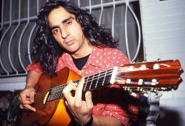 Antonio Flores.
