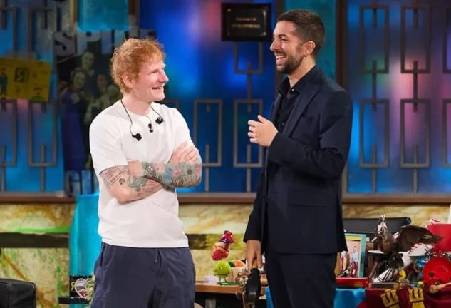 Ed Sheeran en La Revuelta en plena gira, en una imagen con David Broncano