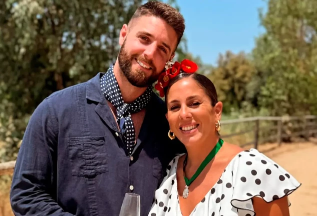 David Rodríguez y Anabel Pantoja, muy sonrientes en El Rocío.