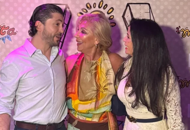 Ángel Cristo con Jenny Llada y Ana Herminia.