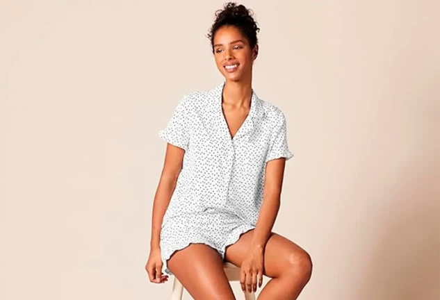 Pijama de algodón y modal para mujer con ajuste cómodo y detalles femeninos
