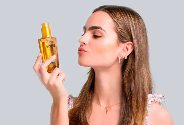 Aceite nutritivo para cabello seco con acabado brillante y sedoso