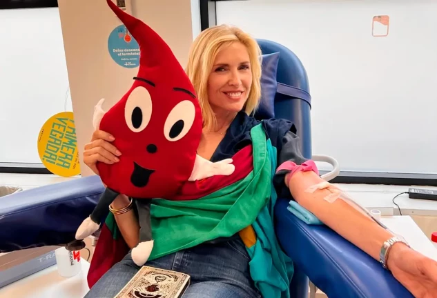 Judit Mascó donando sangre.