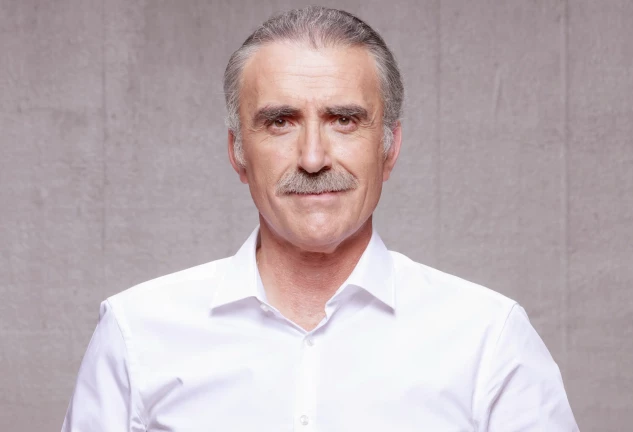Juan y Medio.