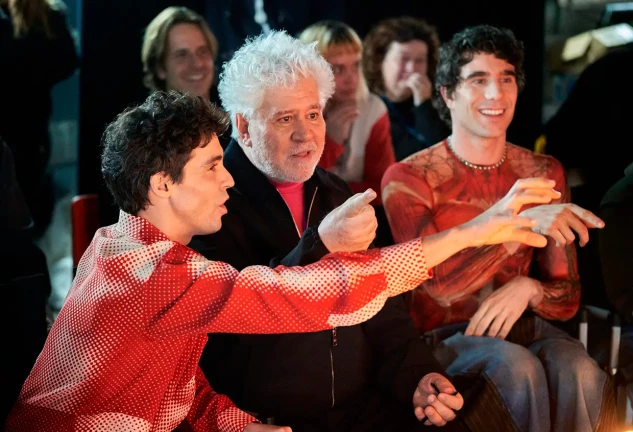 Los Javis con Pedro Almodóvar.