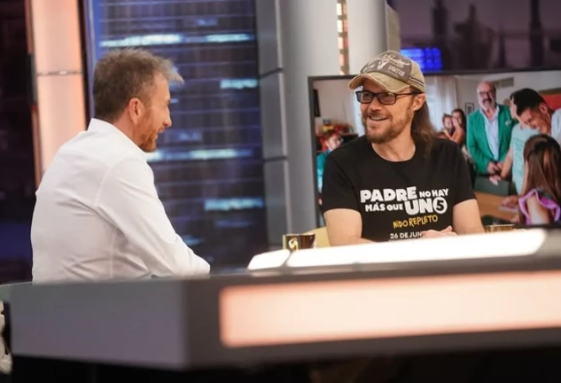 Santiago Segura en El Hormiguero con gorra