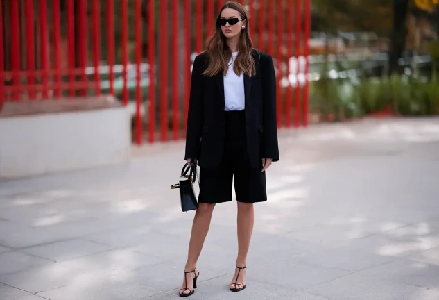 Pantalones cortos de mujer con cintura alta y tela ligera para verano