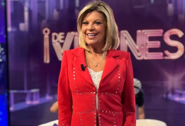 Terelu Campos en una imagen en el plató de De Viernes vestida de rojo