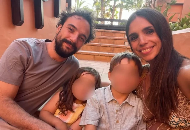 Elena Furiase con su marido Gonzalo Sierra y sus hijos