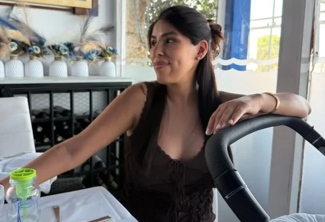 Isa Pantoja con el carrito de su hijo Cairo en una imagen de redes.