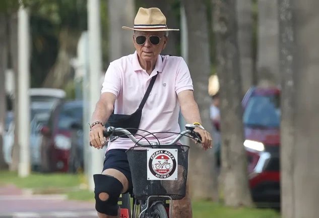 Ortega Cano en bicicleta