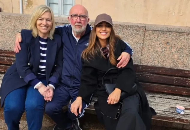 Paula Echevarría con sus padres en una imagen de redes
