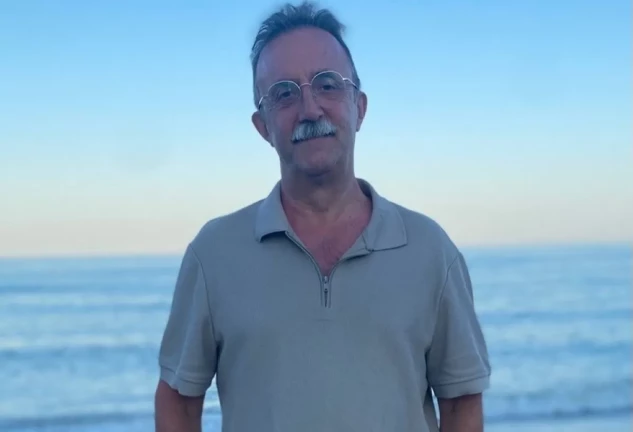 Santi Rodríguez en la playa en una imagen de redes