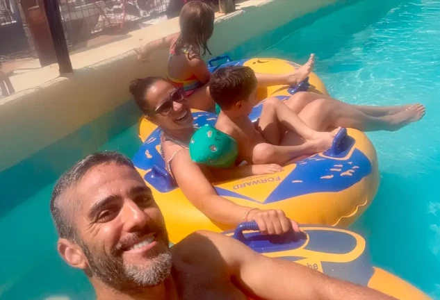 Roberto Leal y su familia portada