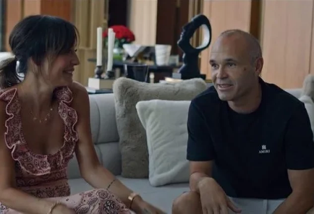 Andrés Iniesta y su mujer Anna Ortiz en Raíces, el programa de Isabel Jiménez