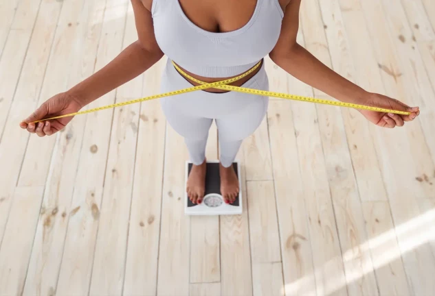 mujer mide cintura