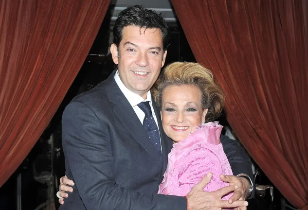 Carmen Sevill con su hijo