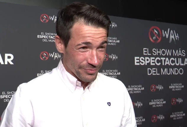Juanjo Ballesta hablando con la prensa.