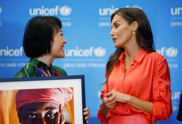 reina letizia encuentro niña del napalm efe (2)