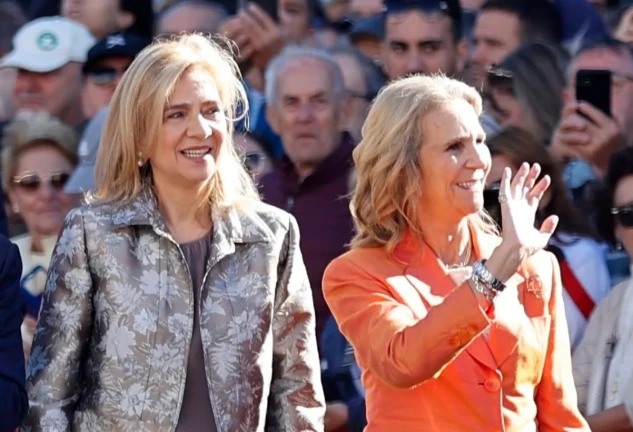 Las infantas, Doña Elena y Doña Cristina, juntas en un acto público EP