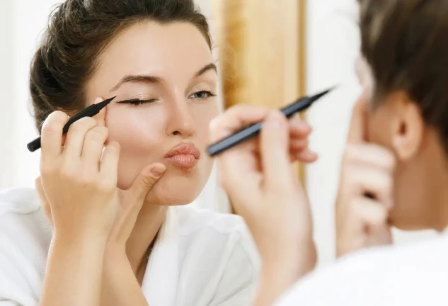 Eyeliner waterproof doble punta con sello