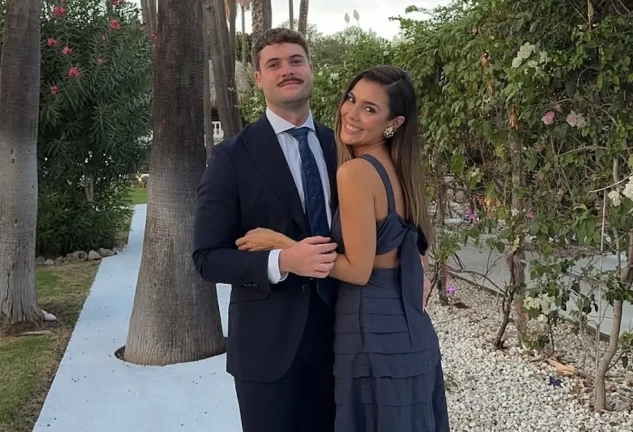 Mario Cristóbal y Anna Ferrer en una boda en una imagen de redes