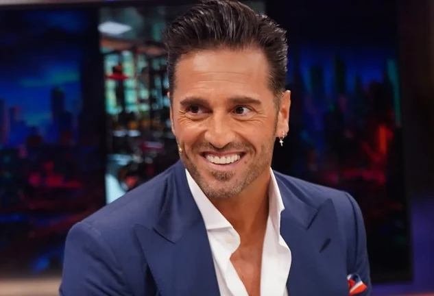 David Bustamante en El Hormiguero, sonriendo