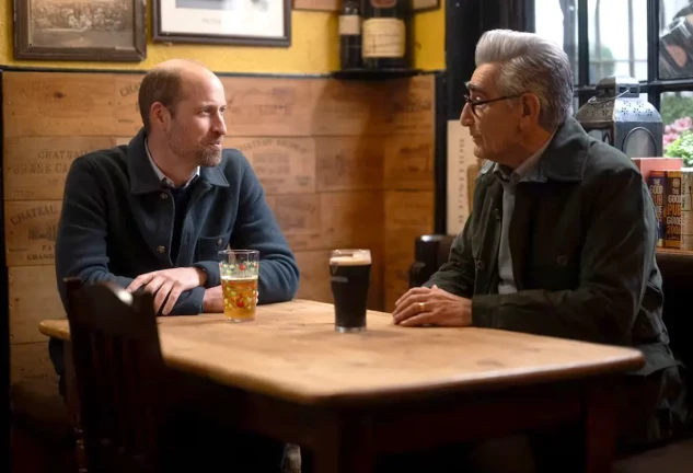 El príncipe Guillermo y su entrevistador, el actor Eugene Levy.