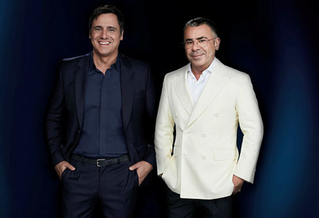 Ion Aramendi desnudo y Jorge Javier en la cama en la promo de 'Gran Hermano'