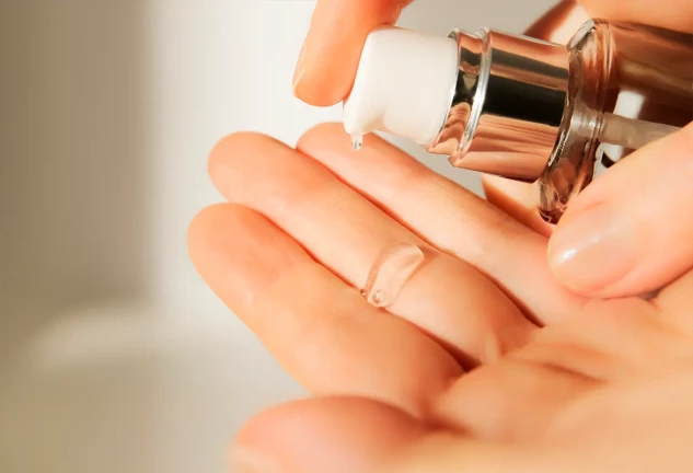 Tónico sérum con 6 péptidos, niacinamida y ácido hialurónico