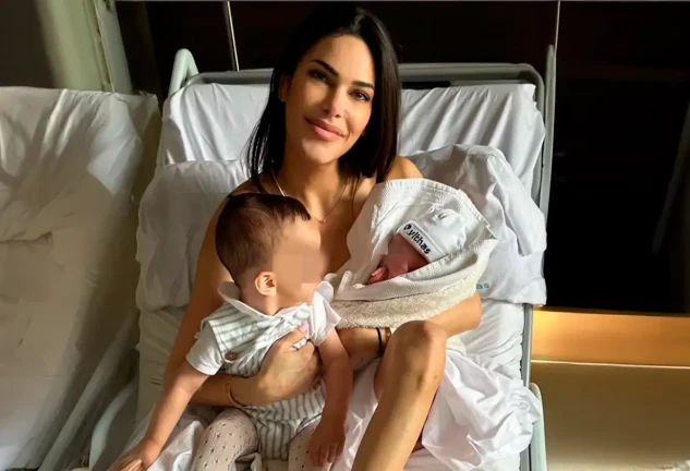Carla Barber con sus hijos