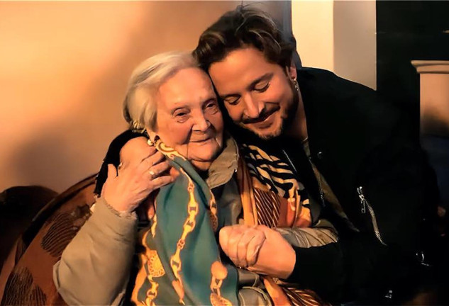 La increíble sorpresa de Manuel Carrasco a una fan de 99 años: el precioso vídeo