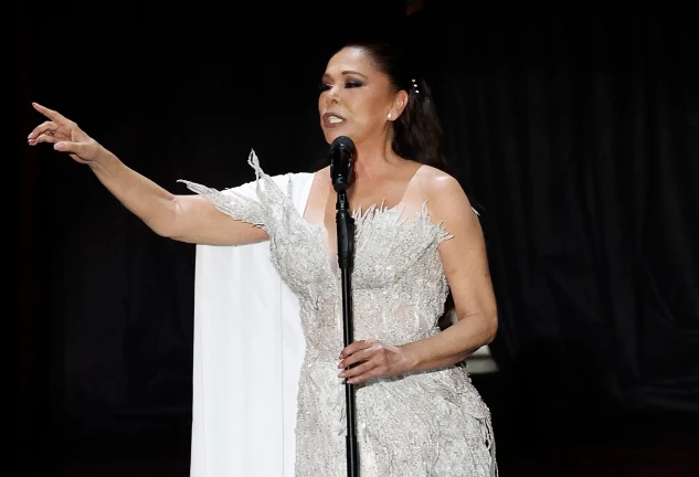 Isabel Pantoja en una imagen de EFE sobre los escenarios