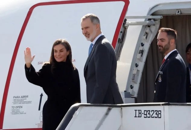 El rey Felipe VI y la reina Letizia poniendo rumbo a China