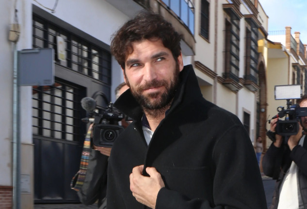 Cayetano Rivera a la salida de los juzgados en Sevilla