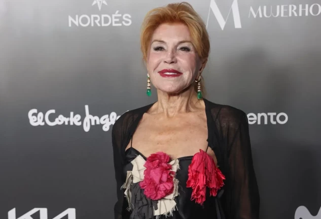 MADRID, 18/11/2025.- La baronesa Carmen Thyssen, una de las galardonadas, a su llegada a la entrega de los Premios Mujerhoy celebrada este martes en Madrid. EFE/Víctor Lerena