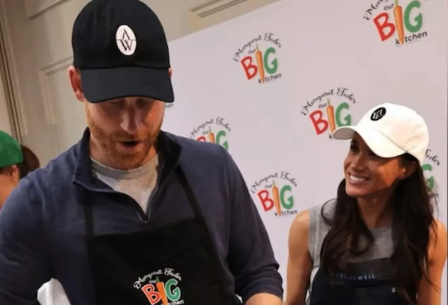 Harry y Meghan dan de comer a los pobres con sus hijos en Accion de Gracias