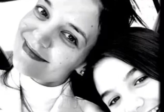 Suri Cruise junto a su madre