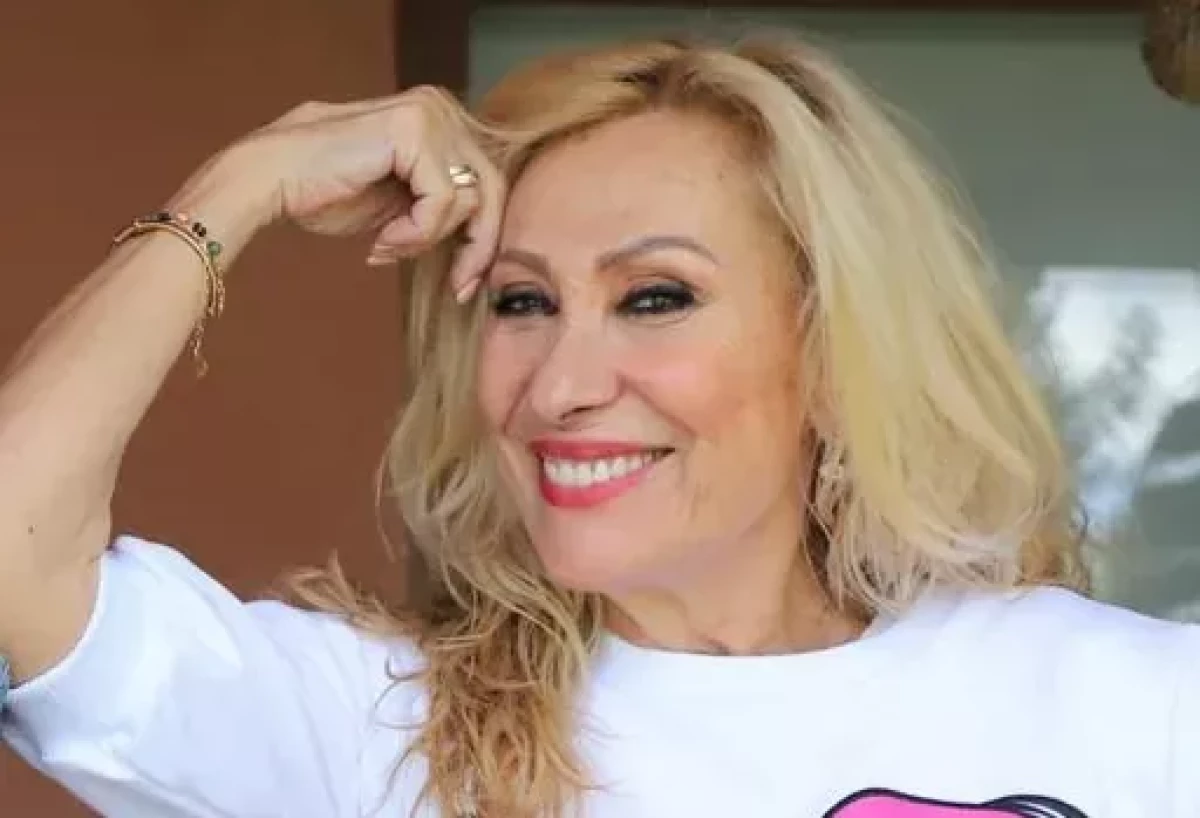 Rosa Benito presume de cuerpo haciendo topless